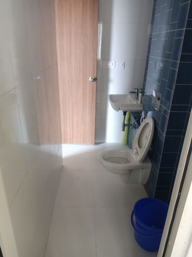 Bathroom, lodha-casa-viva 2 Bedroom 650 Sq.Ft. Apartment In Majiwada Thane 9905834