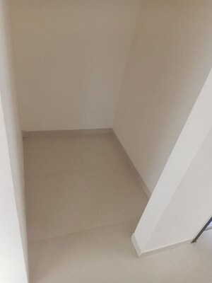 Room in 2 BHK Apartment at Lodha Casa Viva, Majiwada – for Rent