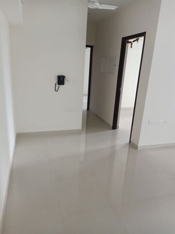 Room in 2 BHK Apartment at Lodha Casa Viva, Majiwada – for Rent