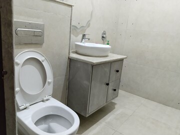 Bathroom in 3 BHK Builder Floor at SS Almeria, Sector 84 – for Sale