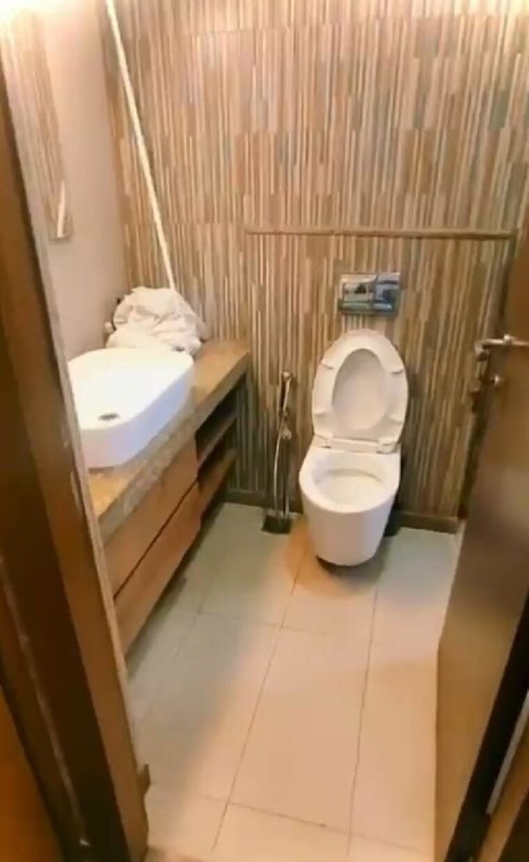 Bathroom, shapoorji-pallonji-vicinia 3 Bedroom 1070 Sq.Ft. Apartment In Powai Mumbai 9905870