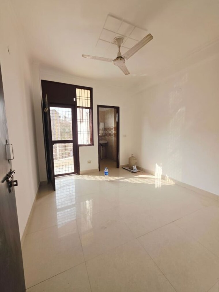 Room, saket 2 Bedroom 750 Sq.Ft. Builder Floor In Saket Delhi 9905887