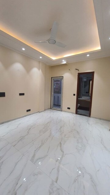 Room in 2 BHK Builder Floor at Saket – for Rent