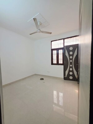 Room in 2 BHK Builder Floor at Saket – for Rent