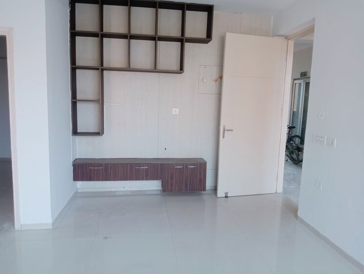 Room, shree-vardhman-victoria 3.5 Bedroom 1950 Sq.Ft. Apartment In Sector 70 Gurgaon 9905902