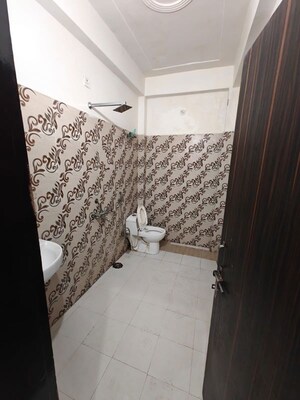 Bathroom in 2.5 BHK Builder Floor at Ansal Golf Links 1 – for Rent