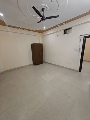 Room in 2.5 BHK Builder Floor at Ansal Golf Links 1 – for Rent