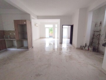 Room in 3 BHK Builder Floor at SS Almeria, Sector 84 – for Sale