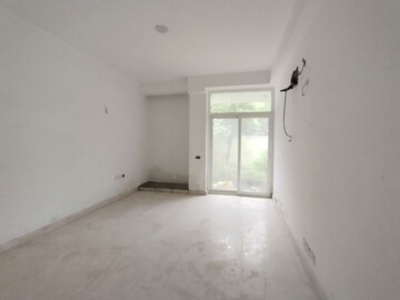 Room in 3 BHK Builder Floor at SS Almeria, Sector 84 – for Sale
