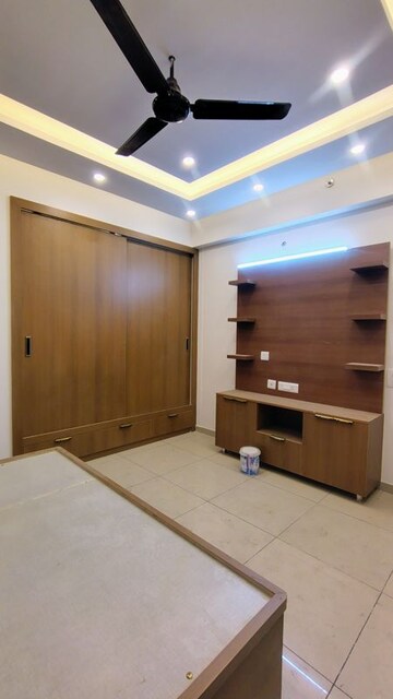 Room in 3 BHK Apartment at Gulshan Bellina, Sector 16 Greater Noida – for Rent