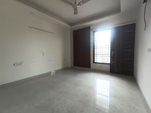 Room in 3 BHK Builder Floor at Sector 38 – for Rent