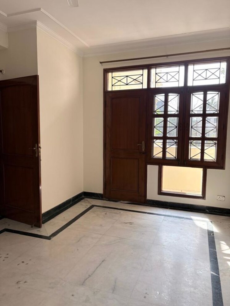 Room, dlf phase i 3 Bedroom 300 Sq.Yd. Builder Floor In Dlf Phase I Gurgaon 9894811