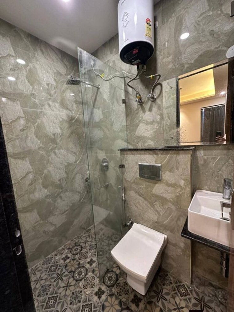 Bathroom, neb sarai 1 Bedroom 550 Sq.Ft. Apartment In Neb Sarai Delhi 9906224