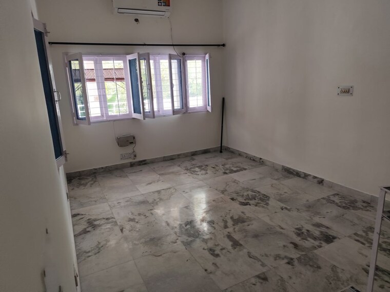 Room, arun-vihar-sector-37 3 Bedroom 1750 Sq.Ft. Apartment In Sector 37 Noida 9906305