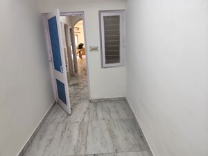 Room in 3 BHK Apartment at Arun Vihar Sector 37, Sector 37 – for Rent