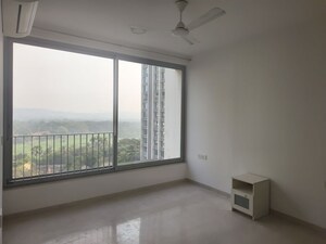 Room in 3 BHK Apartment at Oberoi Realty Esquire, Goregaon East – for Rent