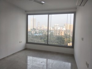 Room in 3 BHK Apartment at Oberoi Realty Esquire, Goregaon East – for Rent