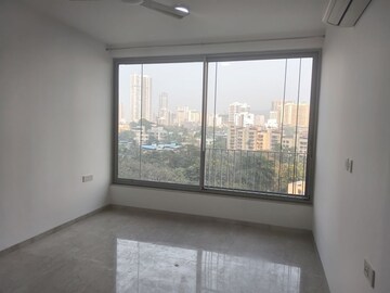 Room in 3 BHK Apartment at Oberoi Realty Esquire, Goregaon East – for Rent