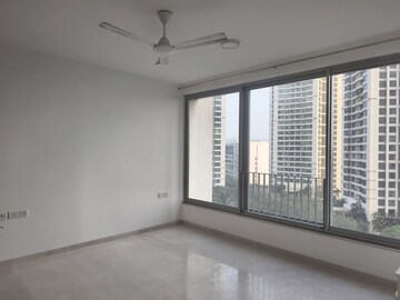 Room in 3 BHK Apartment at Oberoi Realty Esquire, Goregaon East – for Rent