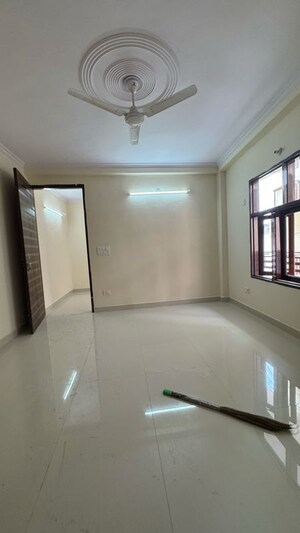 Furnished Amenities in 1 BHK Apartment at Chattarpur – for Rent