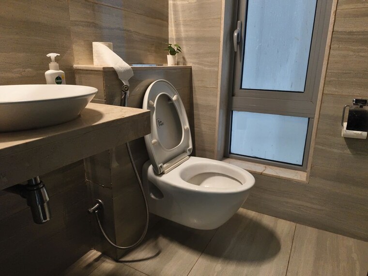 Bathroom, oberoi-realty-esquire 3 Bedroom 1367 Sq.Ft. Apartment In Goregaon East Mumbai 9906375