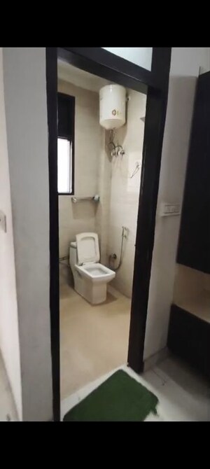 Bathroom in 1 RK Builder Floor at Dlf City Phase 3 – for Rent