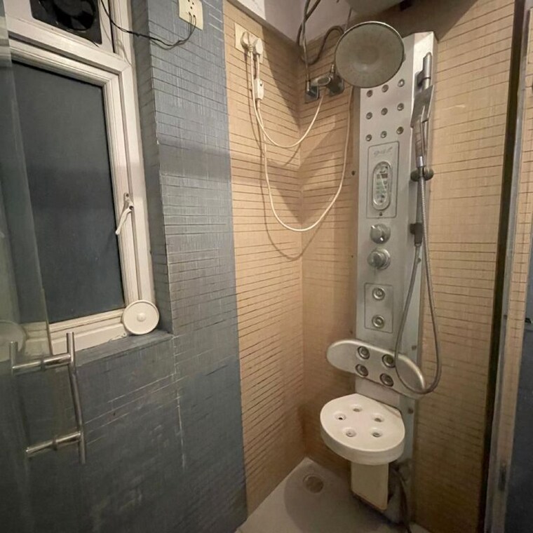 Bathroom, bandra west 3 Bedroom 1070 Sq.Ft. Apartment In Bandra West Mumbai 9906480