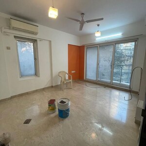 Room in 3 BHK Apartment at Bandra West – for Rent