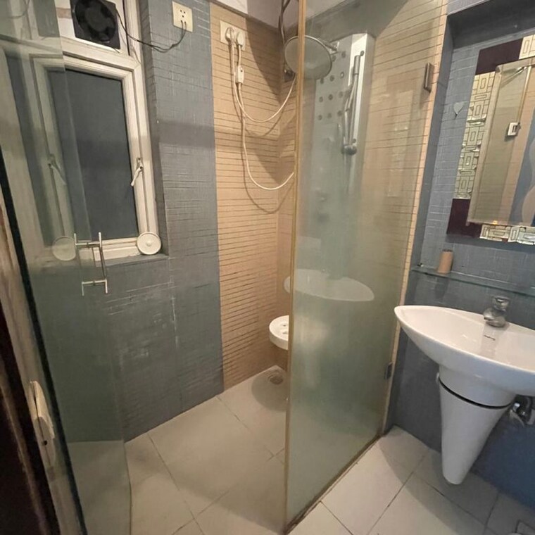 Bathroom, bandra west 3 Bedroom 1070 Sq.Ft. Apartment In Bandra West Mumbai 9906480