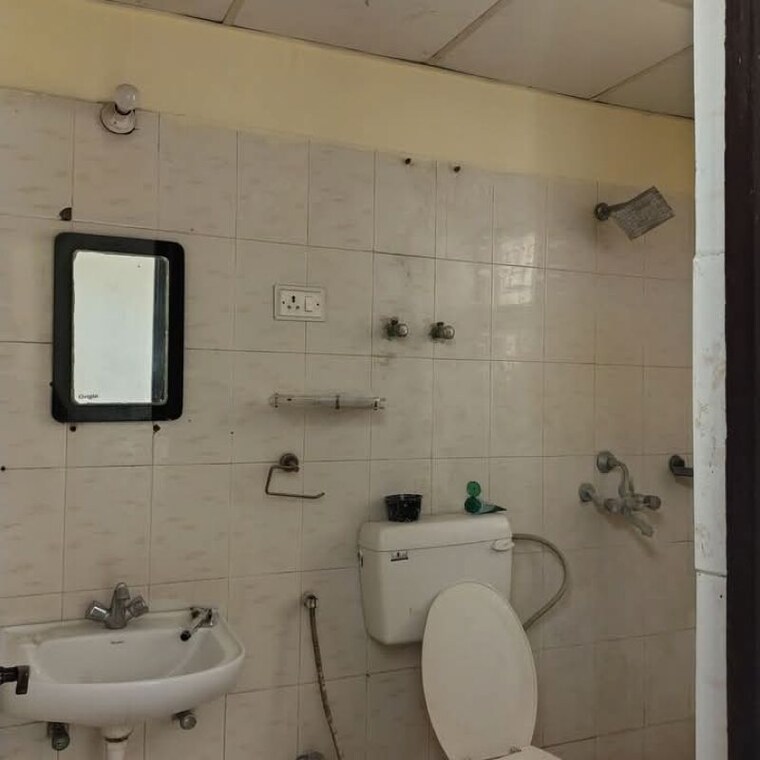 Bathroom, raj nagar extension 2 Bedroom 1086 Sq.Ft. Builder Floor In Raj Nagar Extension Ghaziabad 9906549