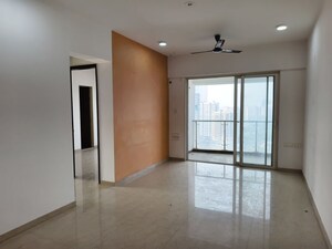 Room in 2 BHK Apartment at JP Decks, Goregaon East – for Rent