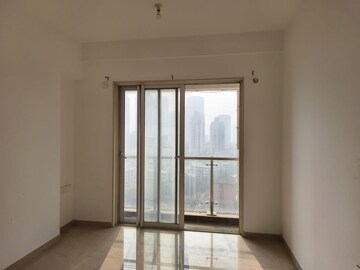 Room in 2 BHK Apartment at JP Decks, Goregaon East – for Rent