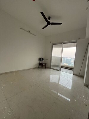 Room in 2 BHK Apartment at Royal Velstand Phase 2, Kharadi – for Rent
