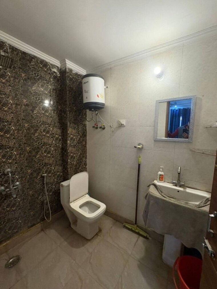 Bathroom, neb sarai 1 Bedroom 550 Sq.Ft. Apartment In Neb Sarai Delhi 9906634