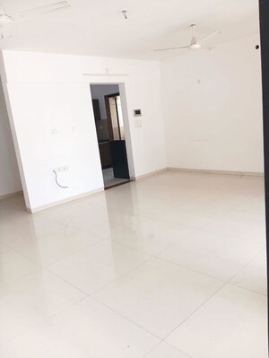 Room in 2.5 BHK Apartment at Park Express, Baner – for Sale