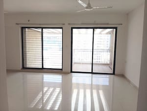 Room in 2.5 BHK Apartment at Park Express, Baner – for Sale