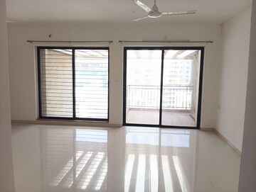 Room in 2.5 BHK Apartment at Park Express, Baner – for Sale