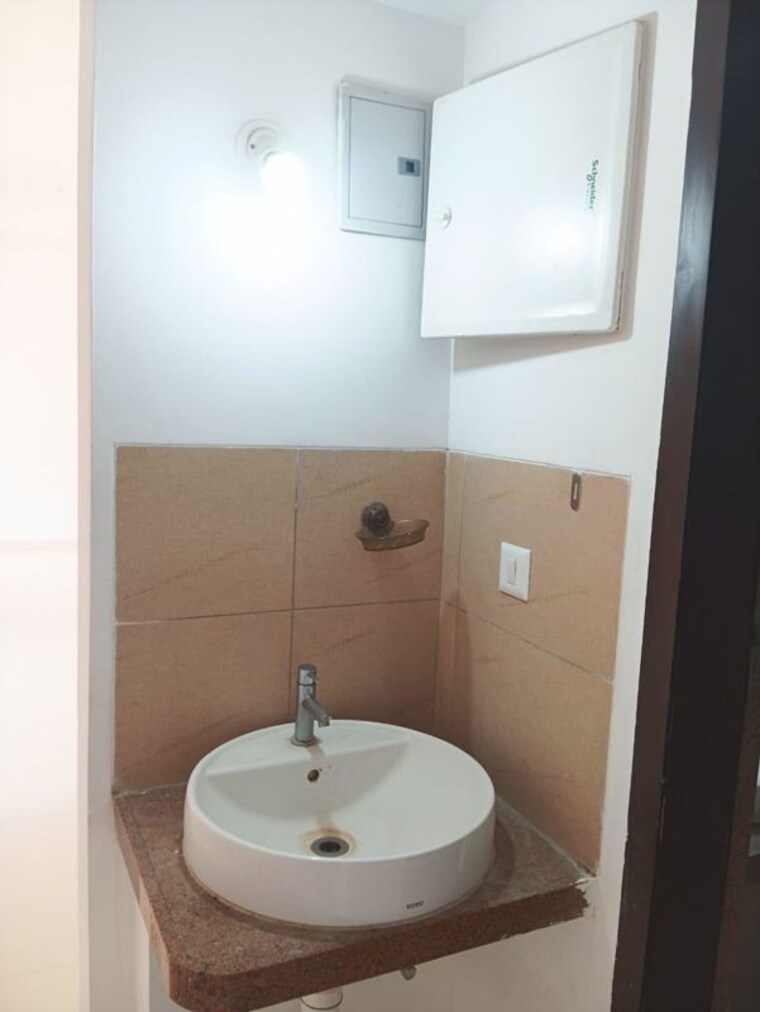 Bathroom, park-express 2.5 Bedroom 1100 Sq.Ft. Apartment In Baner Pune 9906727