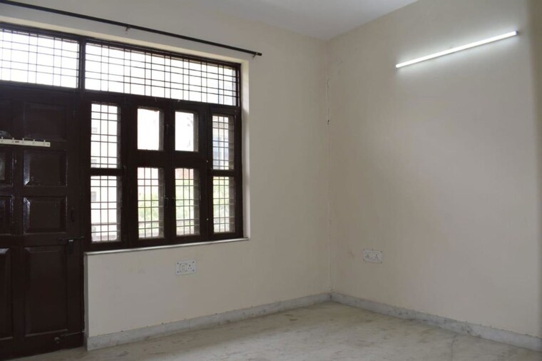 Room, sector 45 3 Bedroom 2450 Sq.Ft. Builder Floor In Sector 45 Gurgaon 9906923