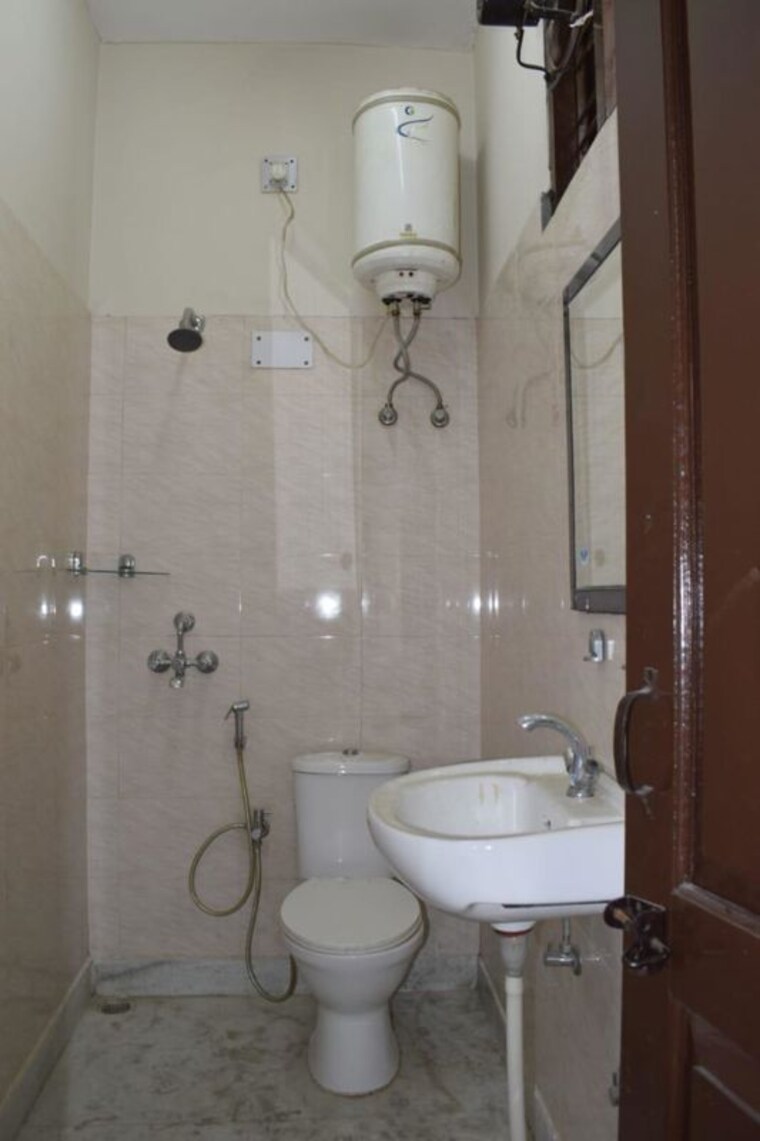 Bathroom, sector 45 3 Bedroom 2450 Sq.Ft. Builder Floor In Sector 45 Gurgaon 9906967