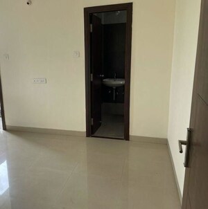 Room in 2 BHK Apartment at Mohba Bazar – for Rent