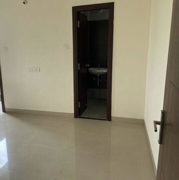 Room in 2 BHK Apartment at Mohba Bazar – for Rent