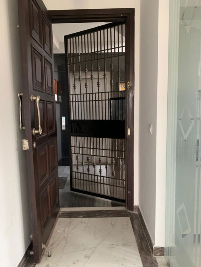 Entrance, greater kailash ii 1 Bedroom 100 Sq.Yd. Builder Floor In Greater Kailash ii Delhi 9906972