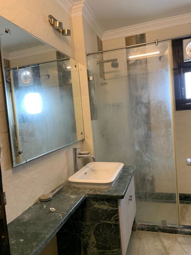 Bathroom, greater kailash ii 1 Bedroom 100 Sq.Yd. Builder Floor In Greater Kailash ii Delhi 9906972