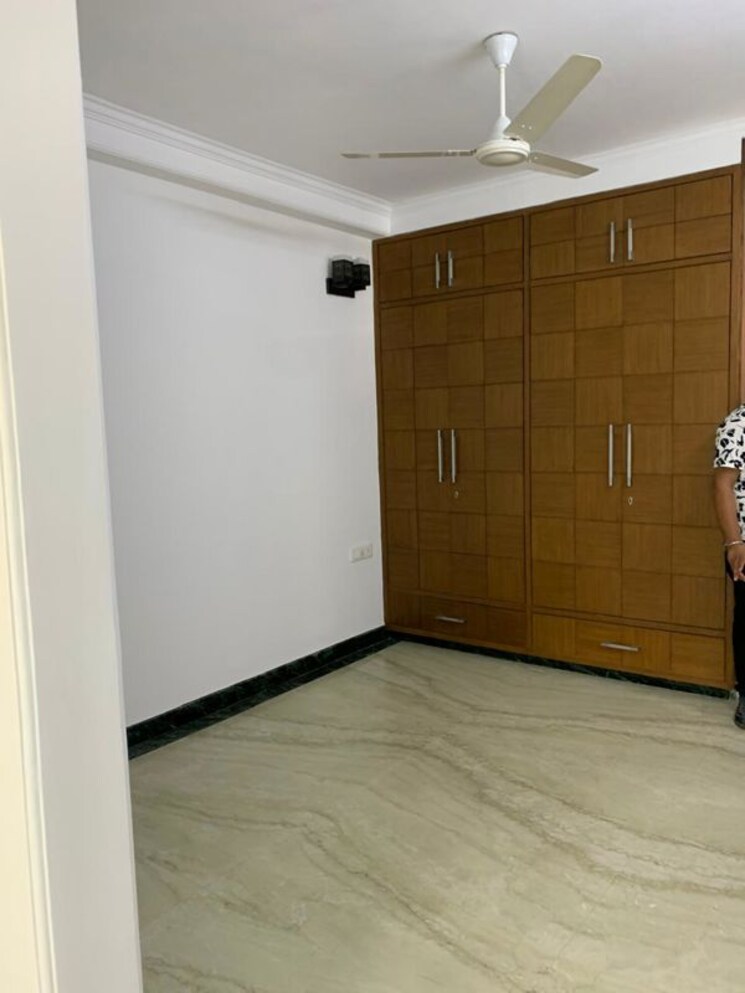 Room, greater kailash ii 1 Bedroom 100 Sq.Yd. Builder Floor In Greater Kailash ii Delhi 9906972