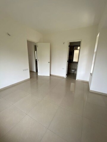 Master Bedroom in 2.5 BHK Apartment at DLH Udaka Heights Goregaon West, Goregaon West – for Rent