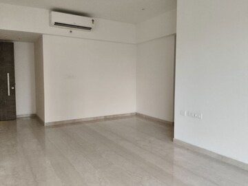 Room in 3 BHK Apartment at Lodha Woods, Kandivali East – for Sale