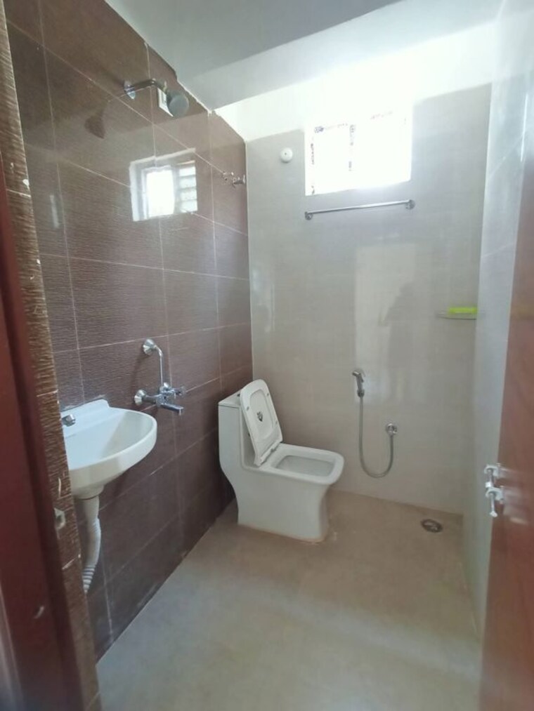 Bathroom, kondapur 1 Bedroom 650 Sq.Ft. Apartment In Kondapur Hyderabad 9907117
