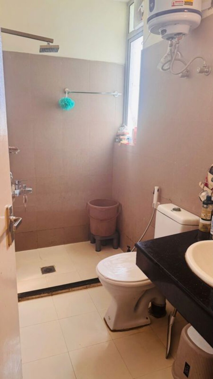 Bathroom, pioneer-park-phase-1 3.5 Bedroom 2061 Sq.Ft. Apartment In Sector 61 Gurgaon 9907130