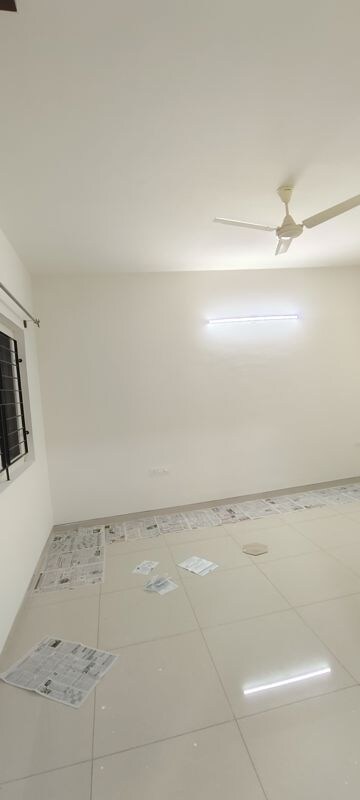 Room in 3 BHK Apartment at Century Breeze, Jakkuru – for Rent